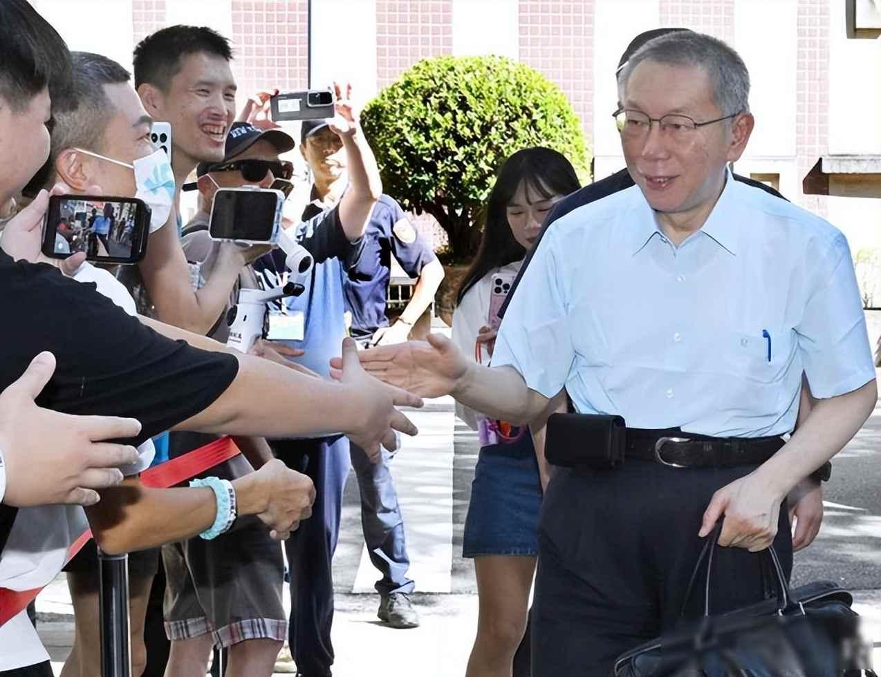 柯文哲坐牢了，嘴上说瘫痪大陆高铁，自己先被关进看守所，网军没建起来人先没了自由