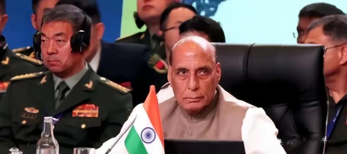 印度防长喊着要去南海“维护法治”，这操作看得人有点懵——毕竟南海离印度本土隔着上