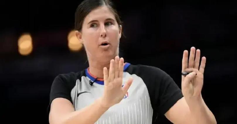 你见过裁判赛后堵住球星要签名吗？火箭队吃亏的漏判刚被确认。但乌度卡砸出更猛的