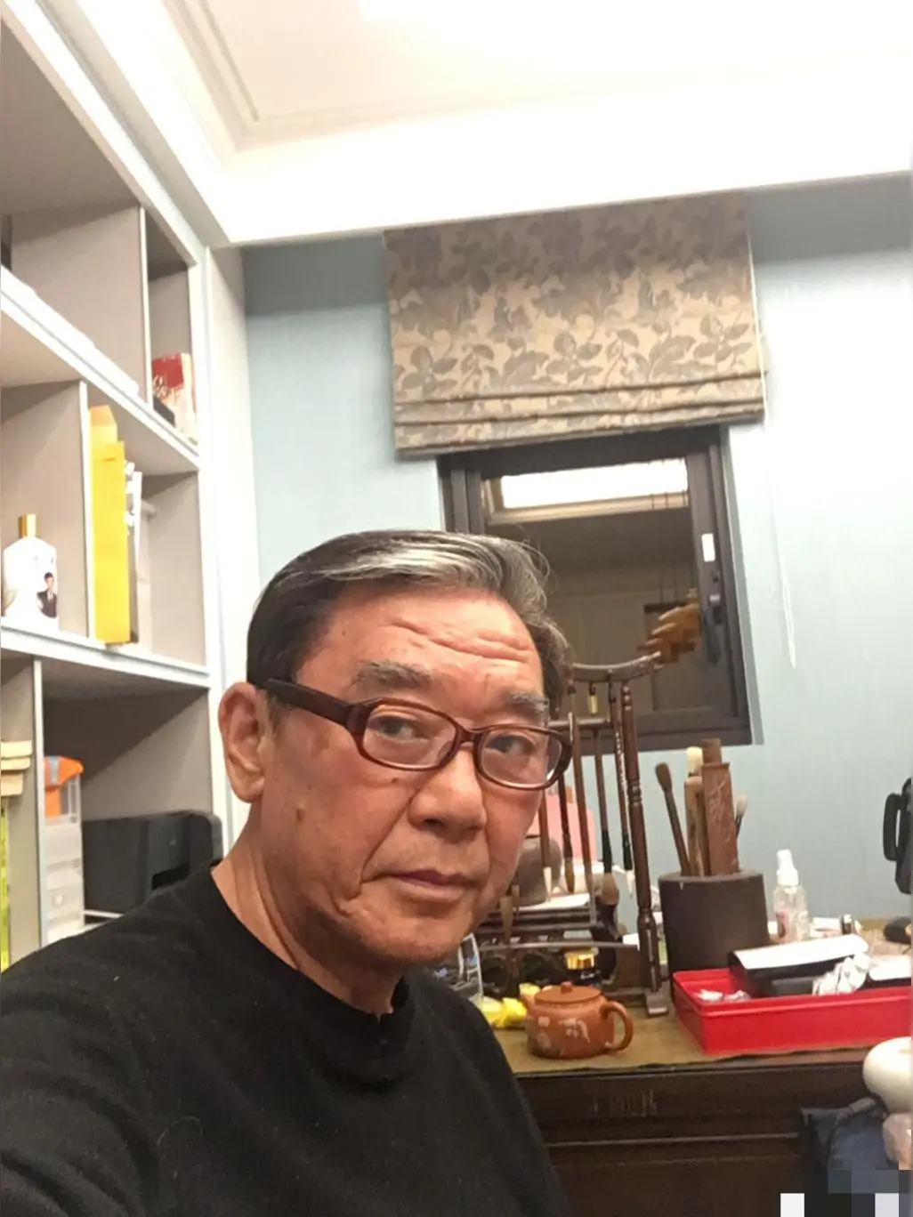 李立群说："我上海的房子02年买的，买的毛坯房，装修完后租出去六年，六年房贷快还