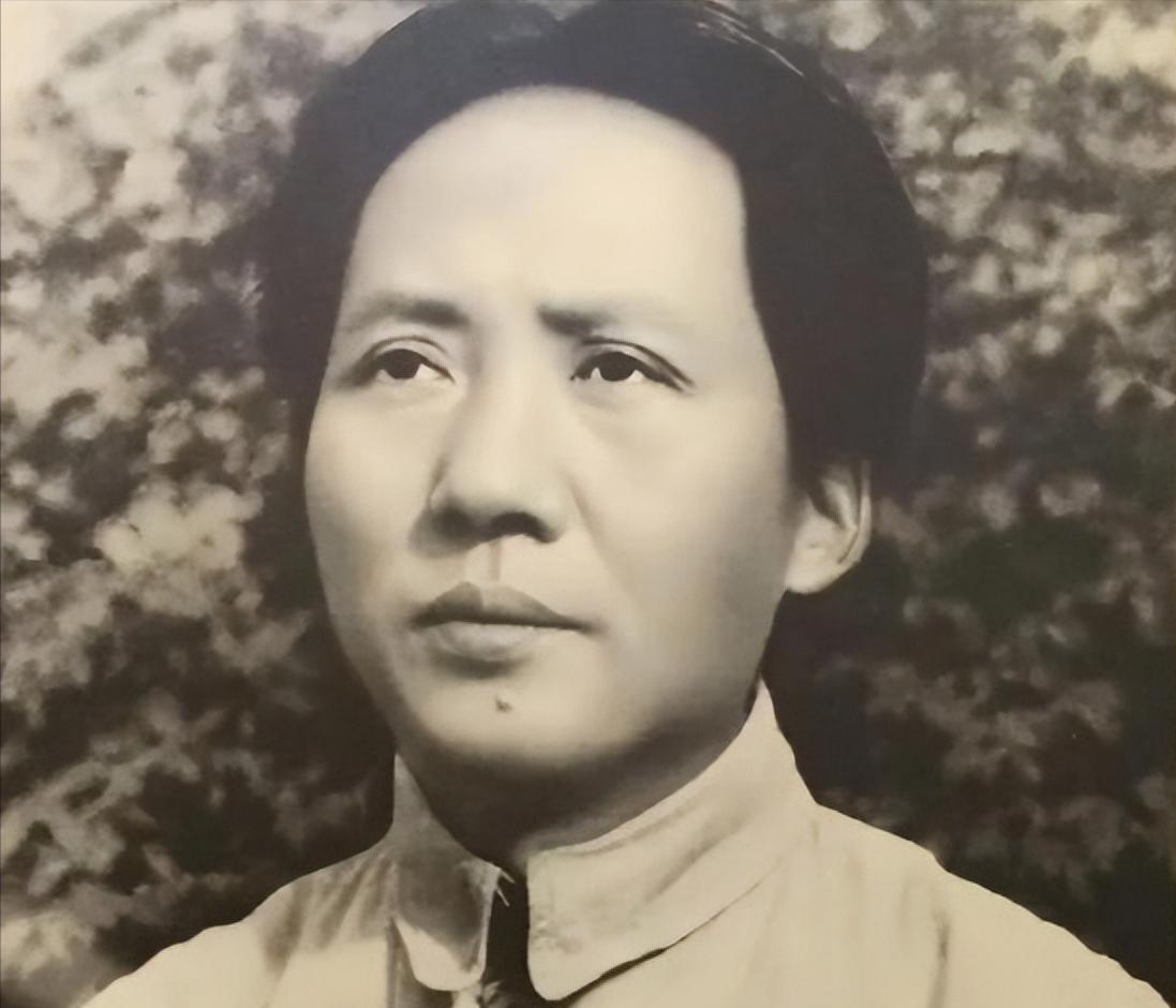 1931年，得知毛主席领导红军，鲁迅关切地询问：“他今年多大了？”19
