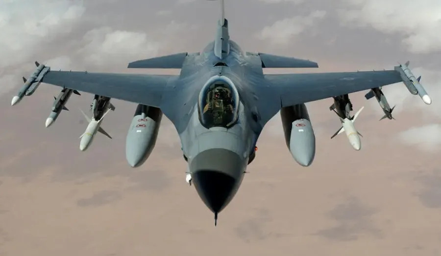 突发消息：美国意欲向巴基斯坦出售F-16B70/72战斗机。昨晚，美国国务院可