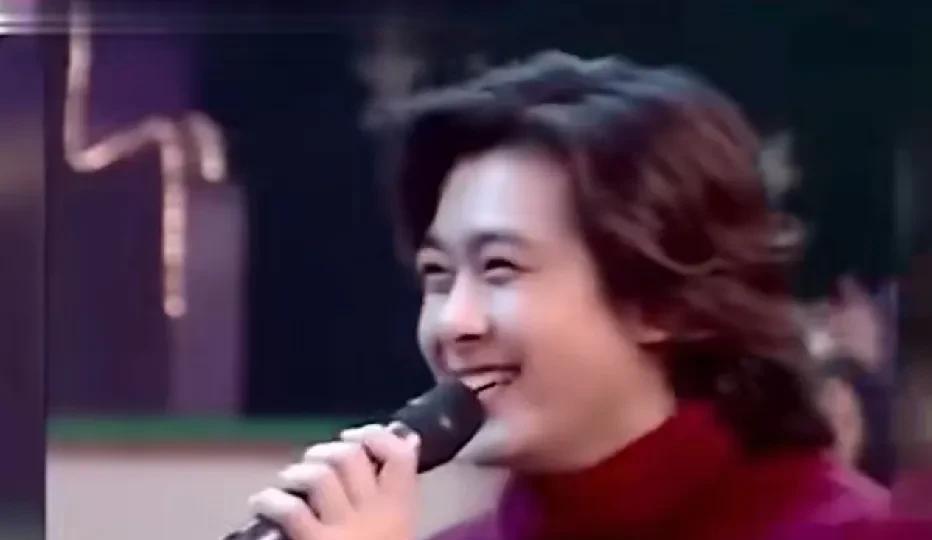 林志颖巅峰时期的颜值，第一次上快本唱歌曲《17岁的雨季》，满满的回忆杀。