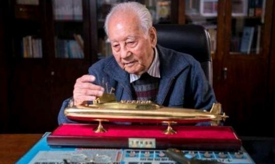 30年隐姓埋名后核潜艇之父回乡，95岁母亲一个动作看哭全网