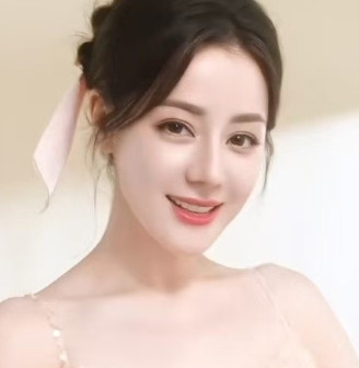 近日，克拉恋人的制片人转发迪丽热巴引发网友们的热议。据悉，迪丽热巴因在《克拉恋人