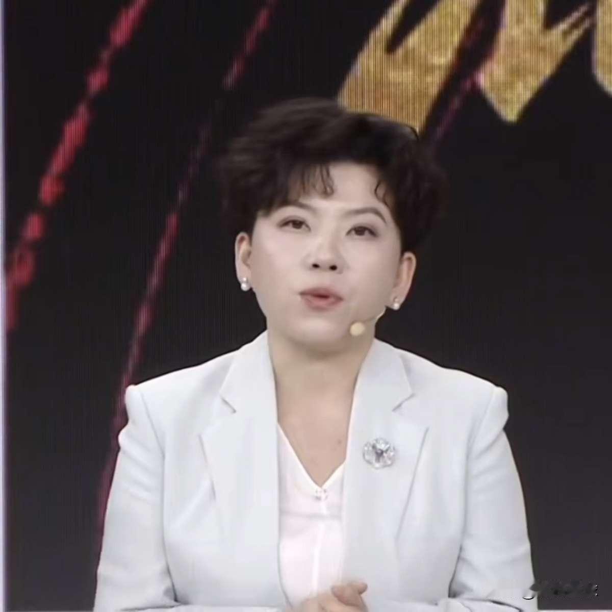 邓亚萍给林诗栋支的两招，听上去特具体，对吧？用正手压他，还别给他舒服的反手位。