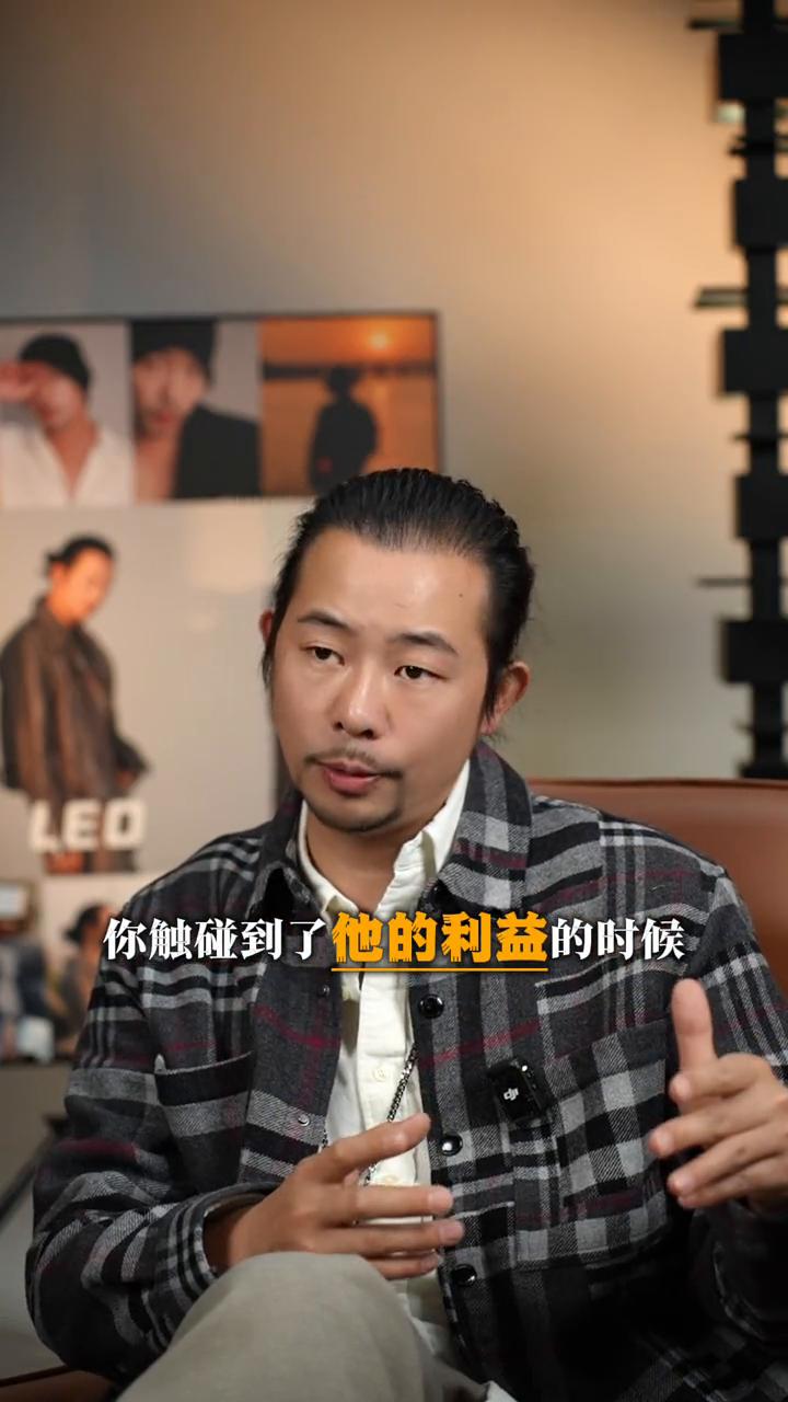 自私的男人会把重情重义的女人逼疯。自私的男人一定会把一个重情重义的女人给逼疯，