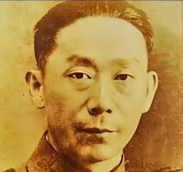 1943年10月，王耀武叫来副参谋长柴意新说：“余程万那边缺人，你去常德吧。”常