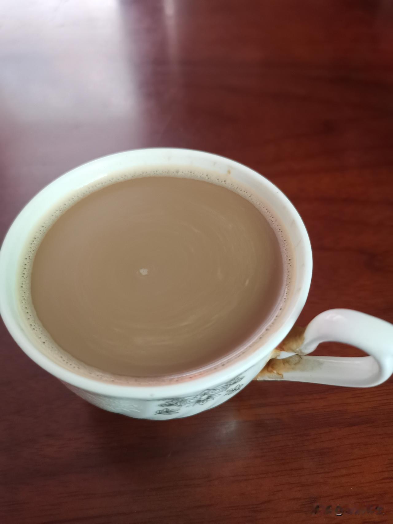搞一杯咖啡醒醒脑是个不错的选择，偶尔喝茶偶尔喝咖啡，生活美滋滋。最新研究发现，适