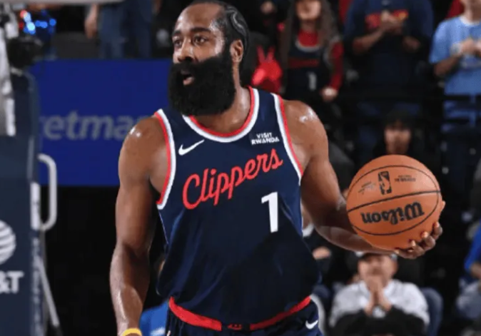 NBA常规赛快船vs老鹰的比赛已经结束，快船主场102-105不敌老鹰。全场比