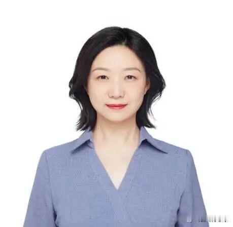 冯梅任四川省医学科学院·四川省人民医院副院长（试用期一年）。冯