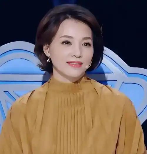 她是谁？应该大家都知道吧！她是央视的主持人大才女，主持功底扎实，气质又从