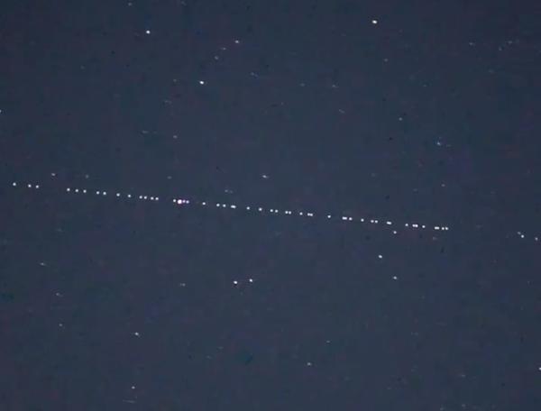 干扰北斗会同步干扰gps。“星链过境”多久一次？这是大战前的征兆，美国几千卫星下