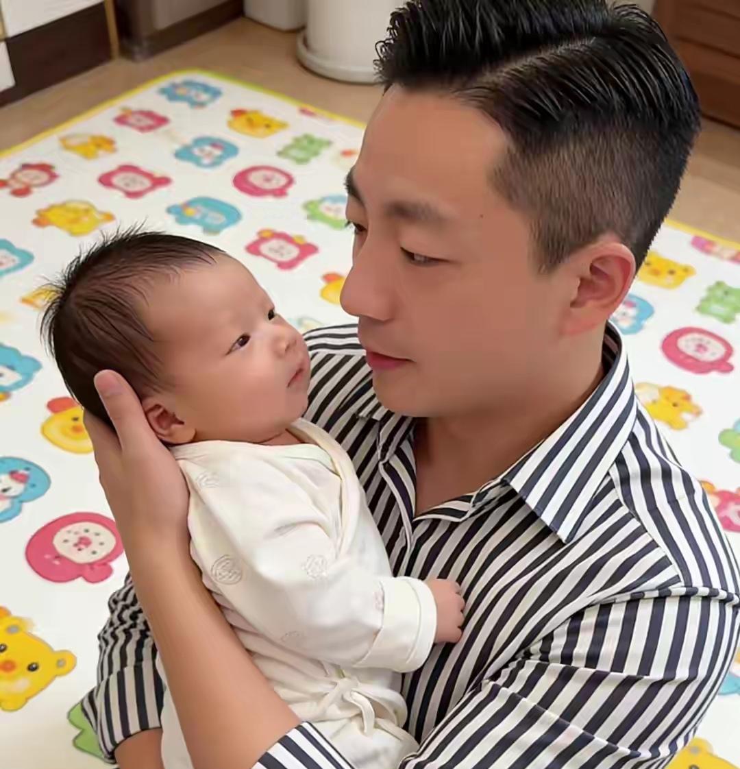 **（黄金钩子）**谁能想到啊，曾经在八卦新闻里看似“被动”的马筱梅，这次用一