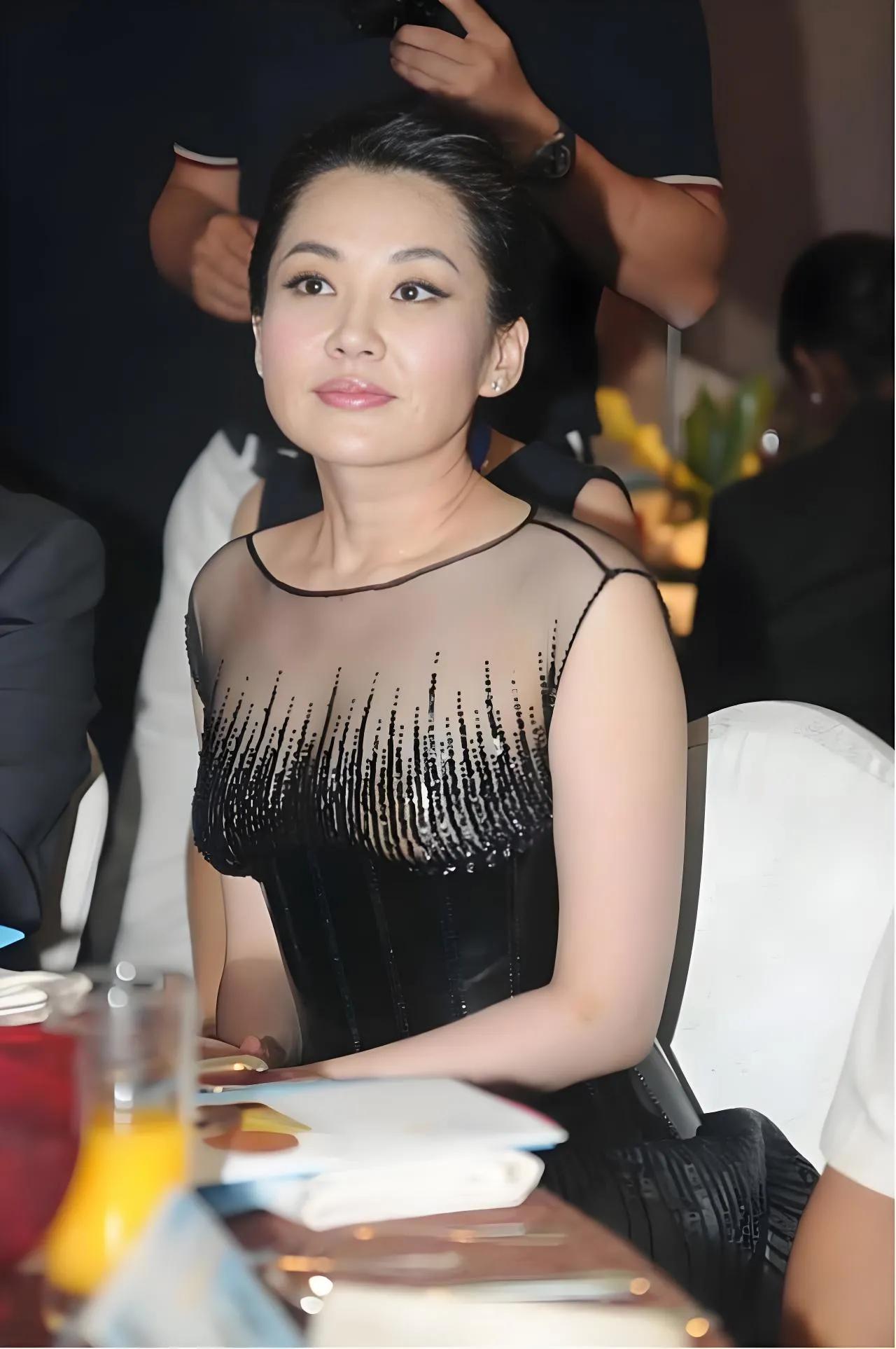 为许晴感到不值，女人一辈子没有成家注定不完美！许晴，一个无可挑剔的女人。她标