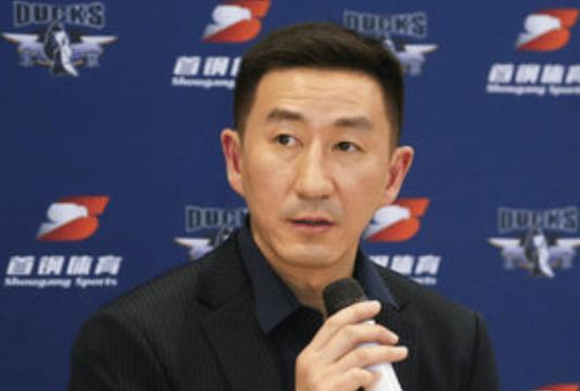 北京队总经理张云松，在接受采访时谈到了曾凡博的问题，至于说什么时候回归，会不会回