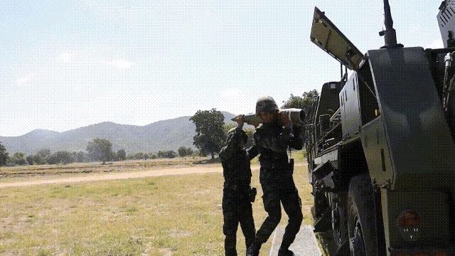 柬埔寨与泰国的军事冲突，泰国整体武装实力肯定占优，柬埔寨空军连战斗机都没有，陆军