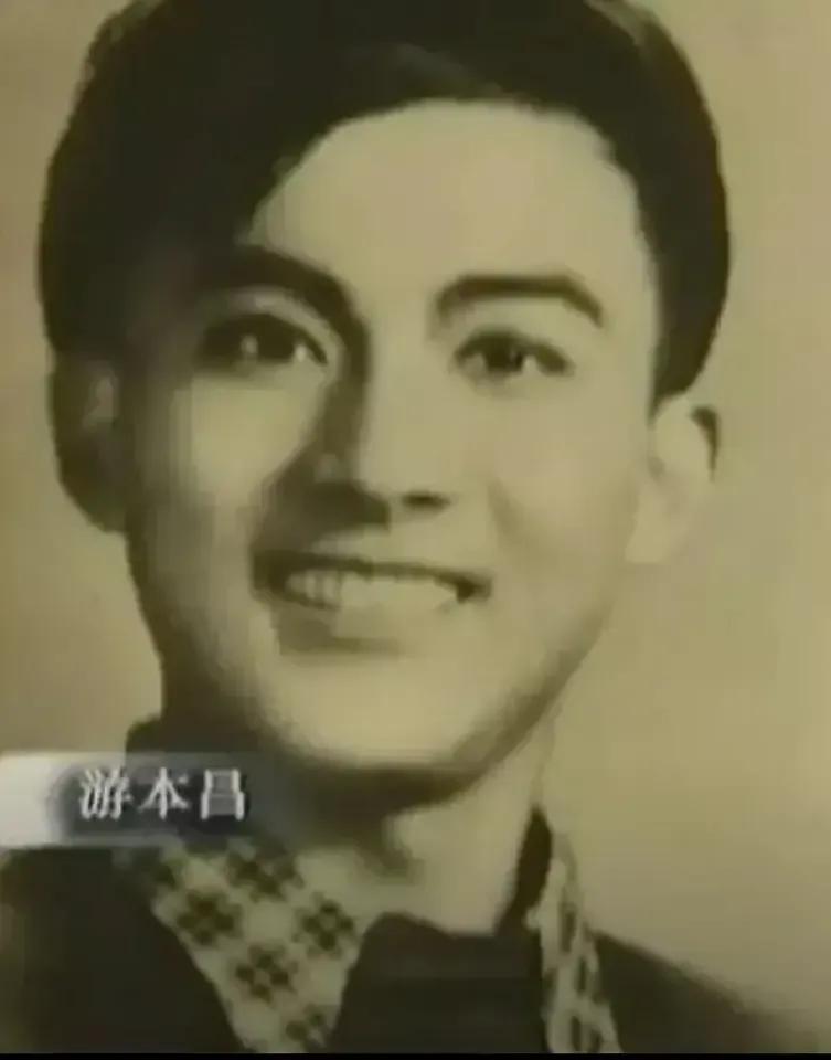 年轻时的游本昌相当的英俊帅气。他和妻子育有一儿一女。游本昌曾为照顾患病的妻子