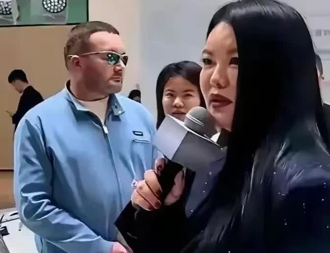 李湘无滤镜生图流出，满脸横肉身材发福严重，胖的都不能看了