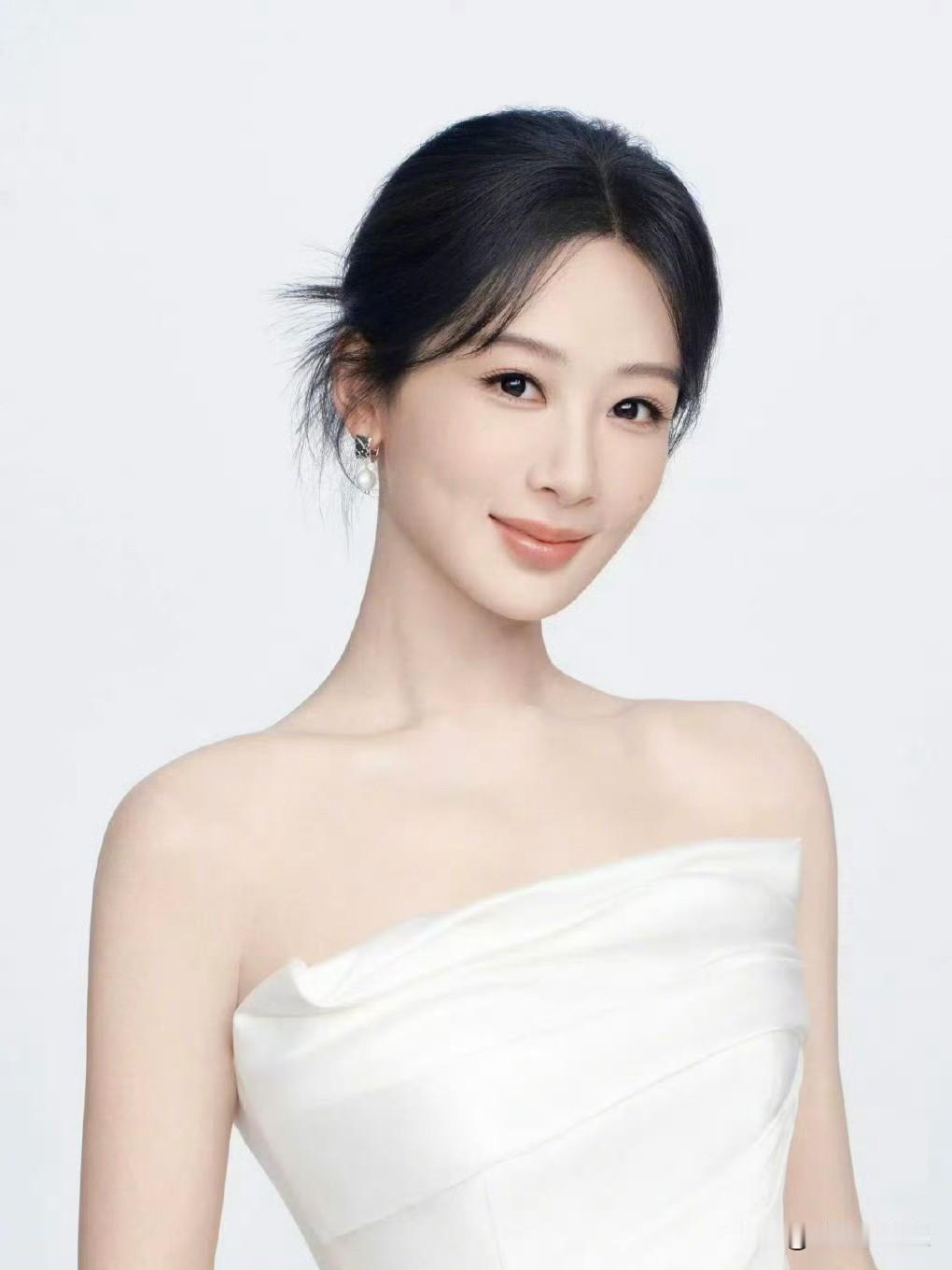 尘埃落定，杨紫获白玉兰海外推广大使，收获安慰奖一枚，再次陪跑白玉兰，无缘最佳女主