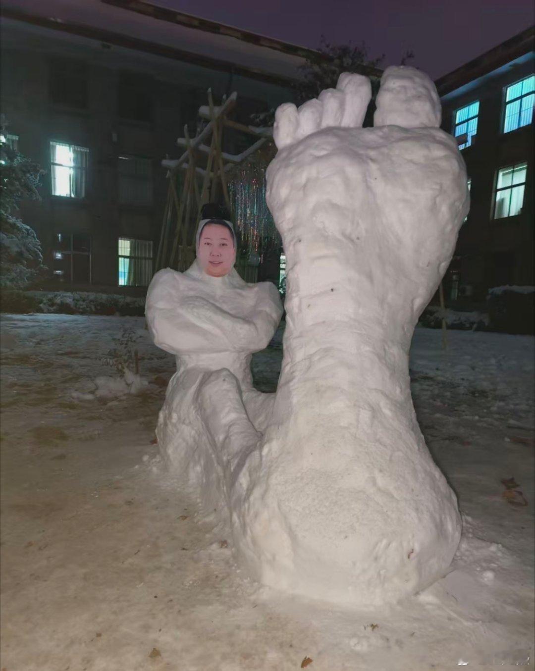 美术生的脑洞果然突破天际，这雪人直接抽象到我失语了😂