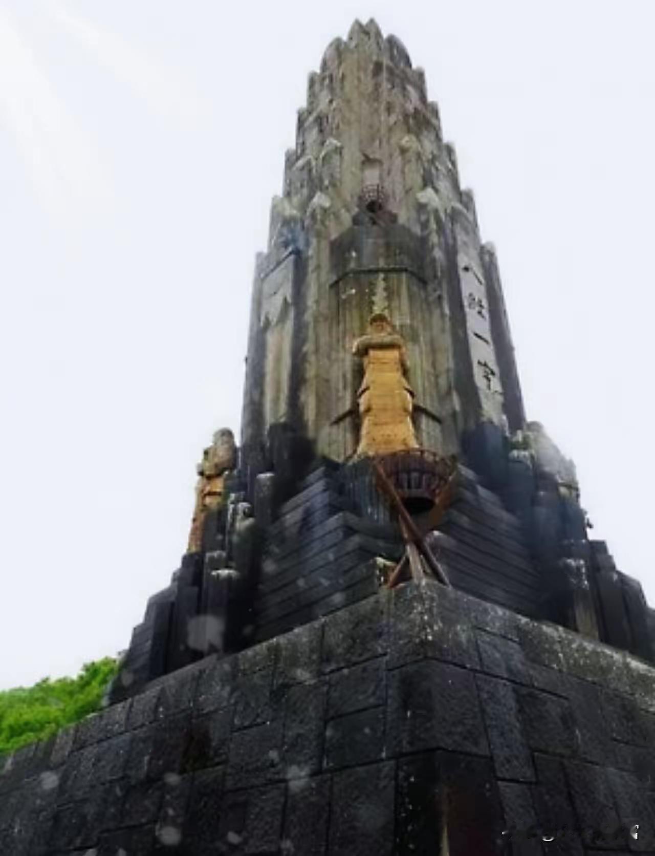 杀人诛心，也不过如此。​把从别国抢来的墓碑、城墙砖堆在一起，反手起个名字叫“和