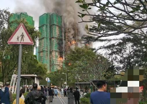 香港大埔大火4死！43分钟从小火窜成四级火警，消防员殉职细节让人泪目全港揪