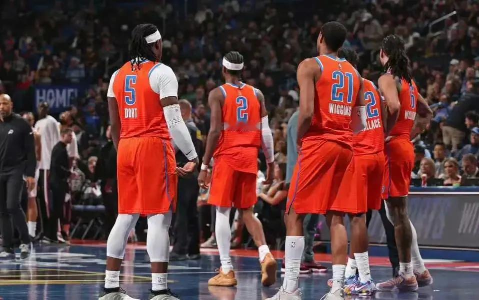 开局都是24胜1负10年的勇士和现在的雷霆雷霆队史最高16连胜，24胜1