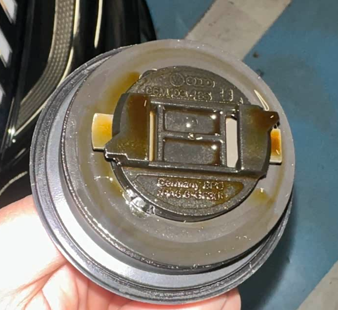 奥迪s4加油门有啸叫声哪位大佬给点意见最近车子加油门在两千转会有咻咻的尖锐气流