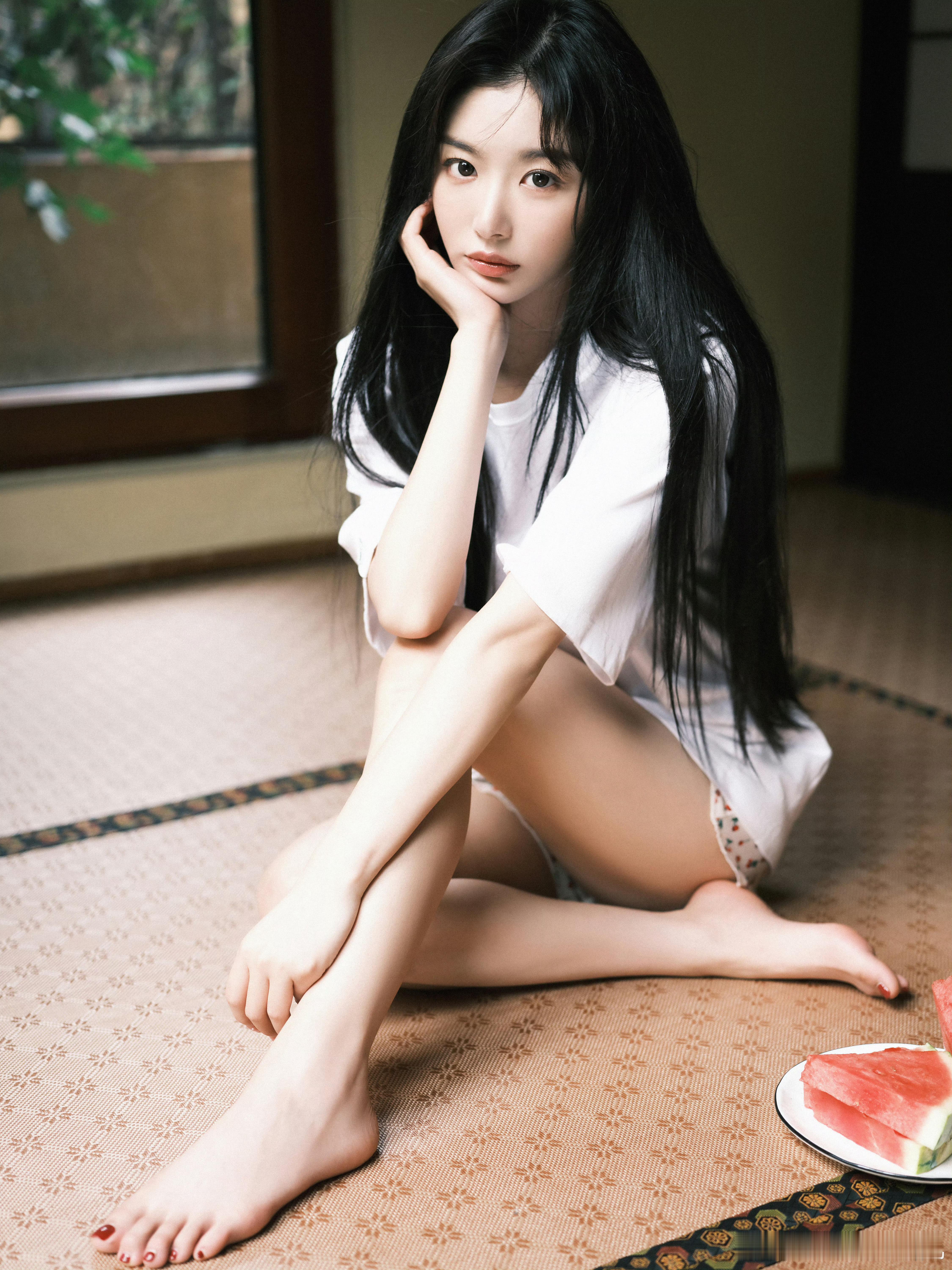 孔雪儿，白衣甜美私服写真​​​