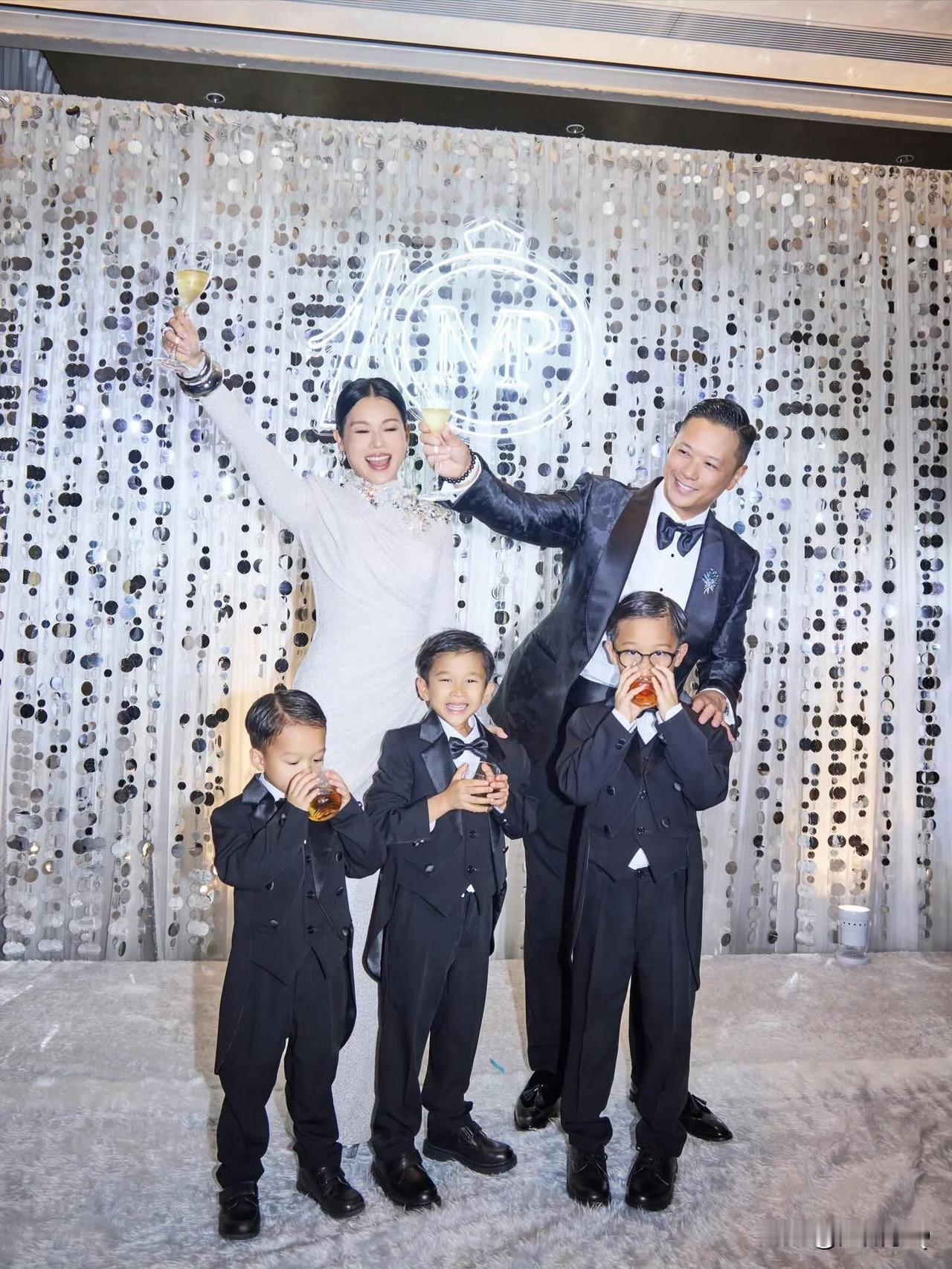 胡杏儿真是个体面人，特意和丈夫李乘德举办结婚10周年纪念大会，证明自己婚姻幸福。