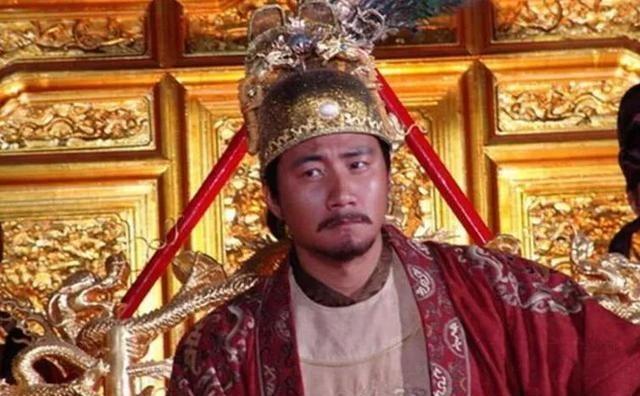 1363年，在鄱阳湖与陈友谅的战斗中，一位将领用身体为朱元璋挡了9箭。朱元璋非常