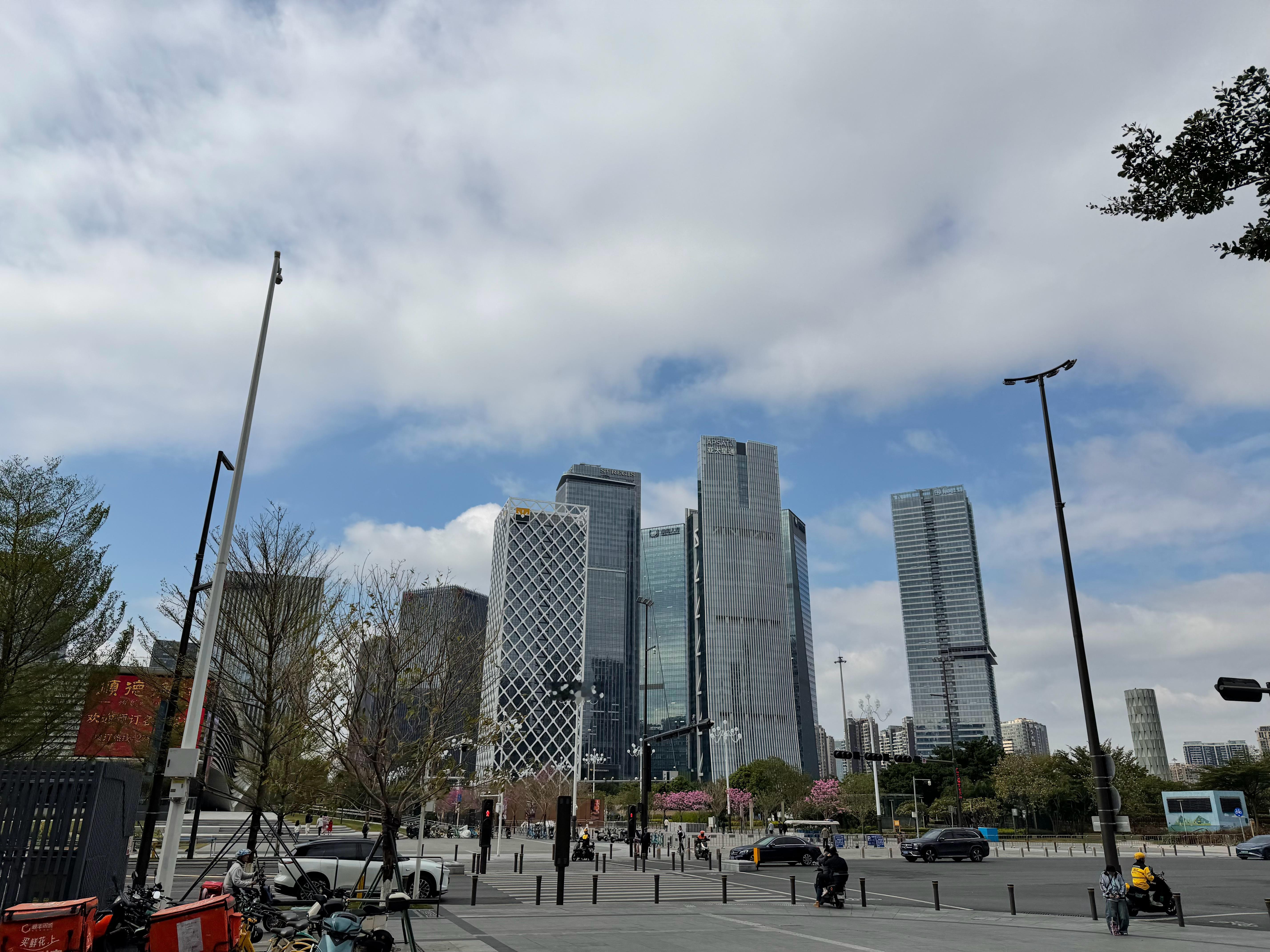 今天的深圳，风有点邪门深圳·宝安体育场