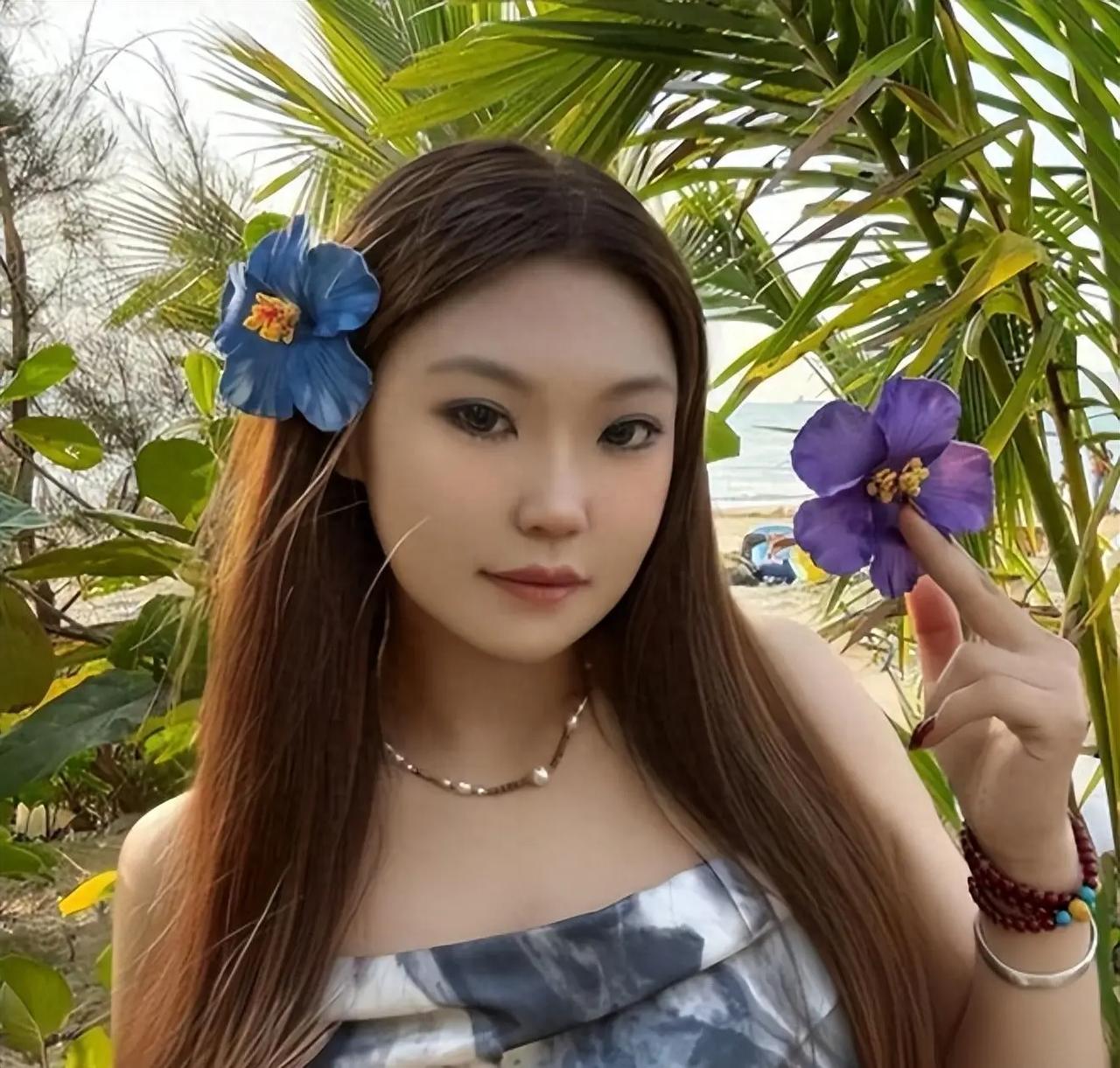 22岁的北京女孩，生命永远停在了新疆的公路上。父亲千里迢迢去接女儿，接回的只有骨