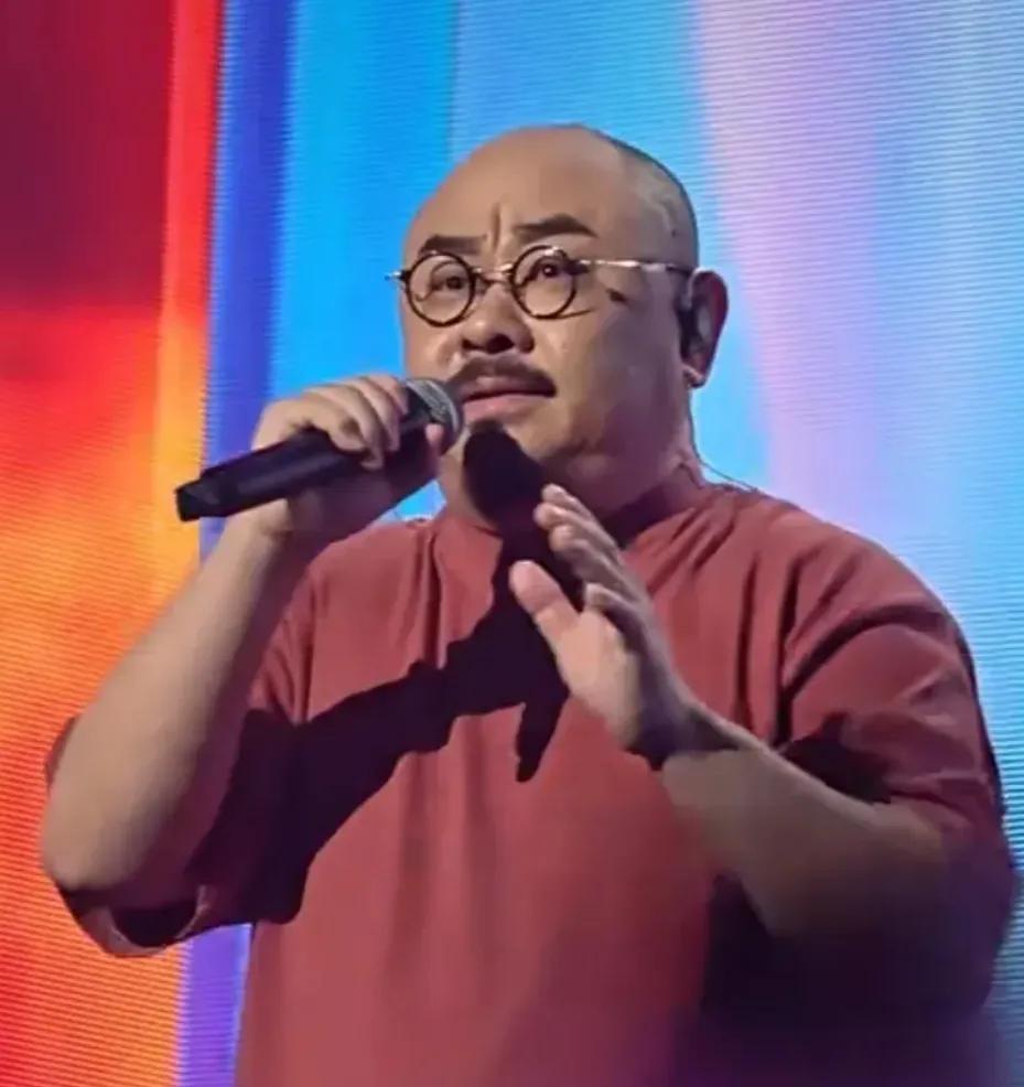 刀郎的音乐极为伟大！他将民族音乐、现代流行乐与民间传统文化融合得极为出色，营造出