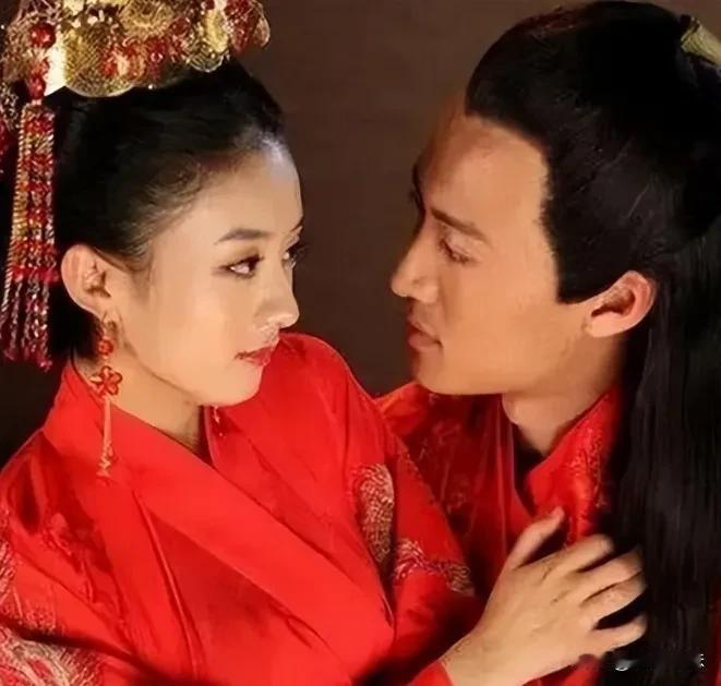 1640年，花季的李香君嫁给了22岁的侯方域。洞房之夜，李香君竟拔下头上的定情发