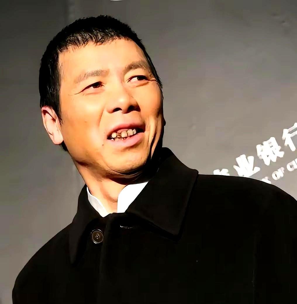 排片不到5%，10天票房破亿，这帮说方言的素人演员，把一堆大导演的片子摁在地上摩