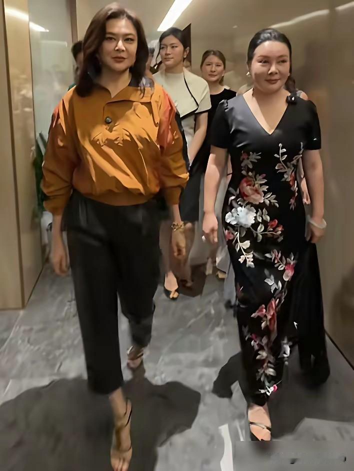 64岁的关之琳现身武汉，不得不说“关大美人”这颜值是真抗老，60多岁的人看起来一