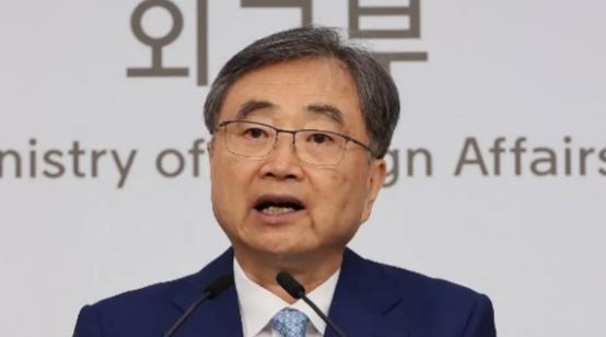 韩国外长从美国回来就改口，当着全球向中方喊出一句话，白宫破防了韩国外长赵显在美