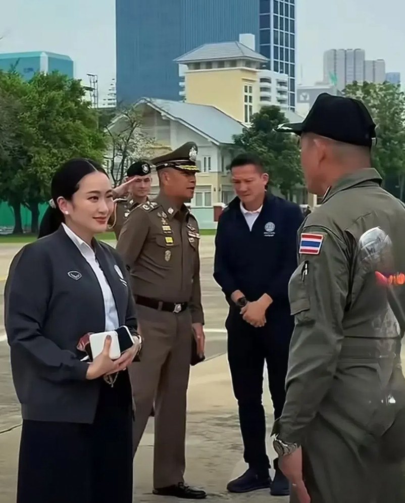 洪玛奈和他信一直没发声，不排除两人在唱双簧。实际上，在录音门发生之前，柬埔寨