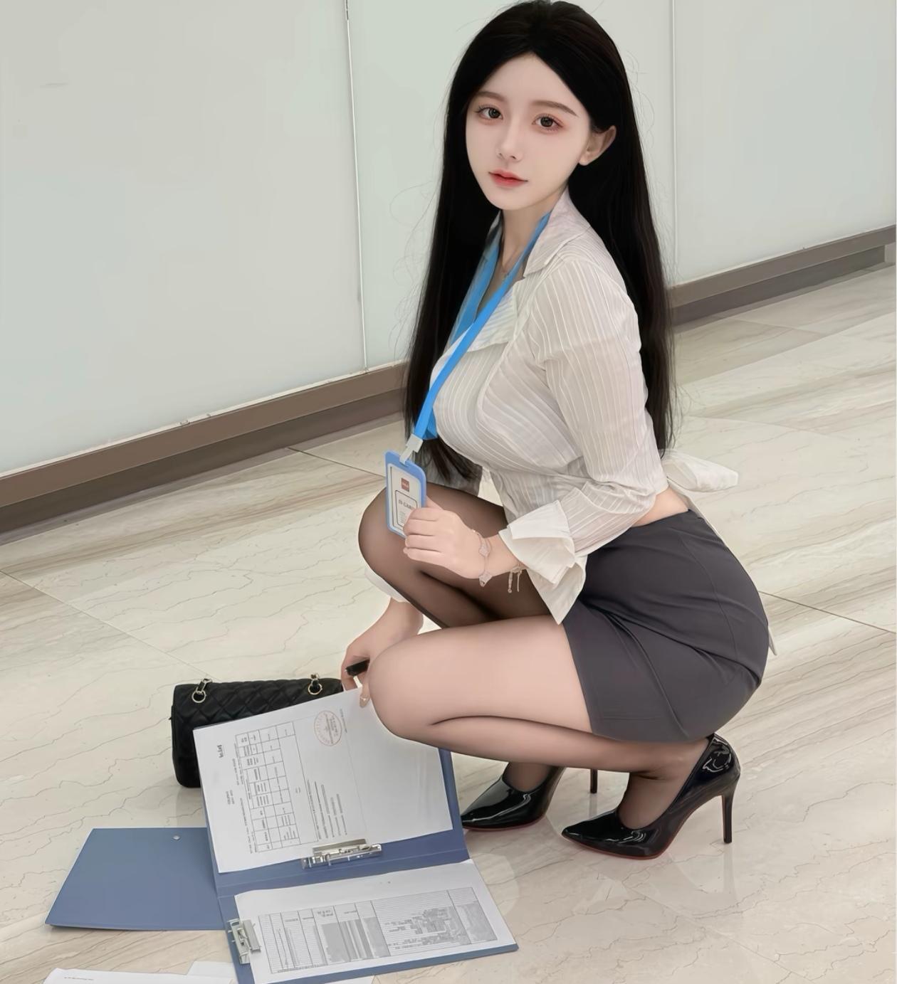 职场萌妹的日常：工作与时尚的完美结合💼👠