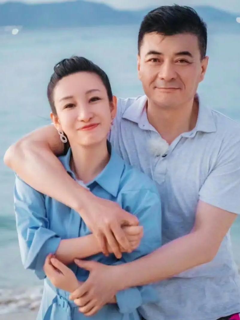演员秦海璐说：我受过几次情伤，最轰动的那一段，是李先生和李小姐的那一次，那段感情