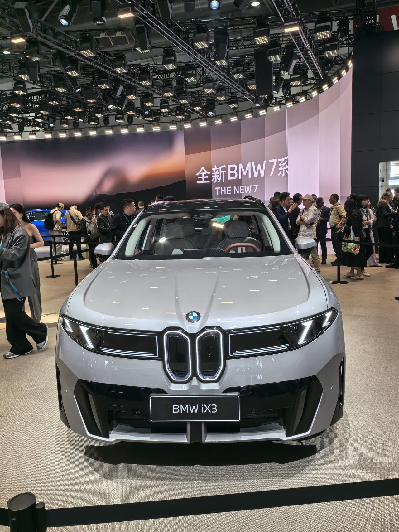 2026年北京车展上，宝马一口气带来了16款首发新车，相当有排面！其中最抢眼的就