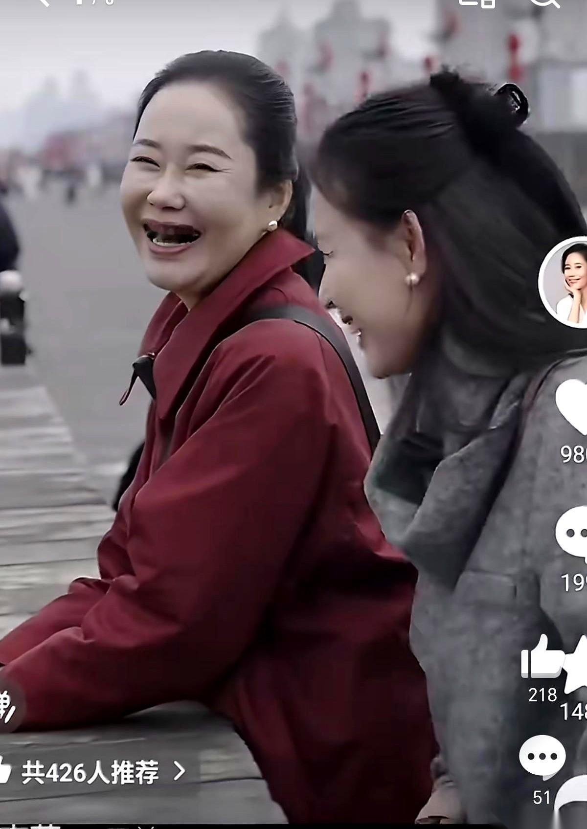 前SMG主持人李蕾，为她的好闺蜜、《监狱来的妈妈》主角赵箫泓，写下了一篇又一篇热