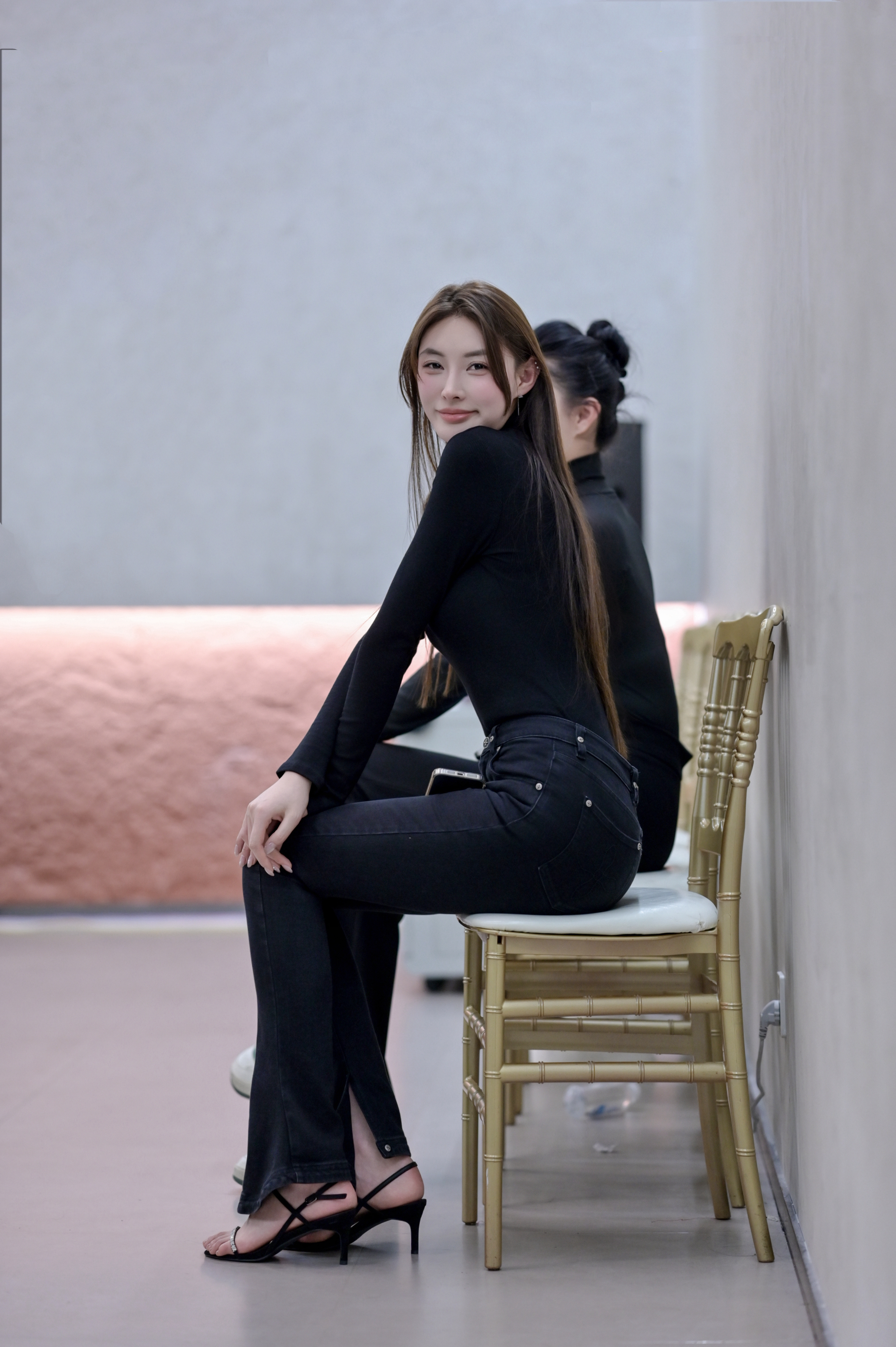 接受所有争议，这两年的沉淀让我更加从容我本就属于舞台！谢谢一直真心喜欢我的粉丝