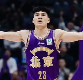 广东男篮再度尝试交易得到陈国豪，据国内媒体透露，广东男篮再度尝试交易得到陈国豪。
