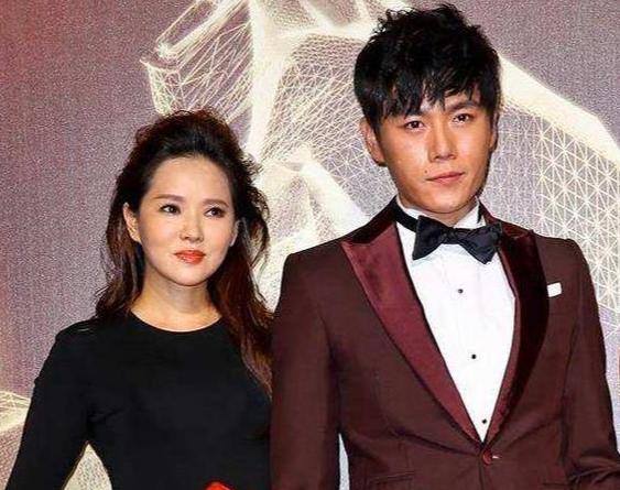 秦昊被问：“为什么喜欢伊能静？”他犹豫了一会，然后毫不掩饰的说道：“我不知道这能
