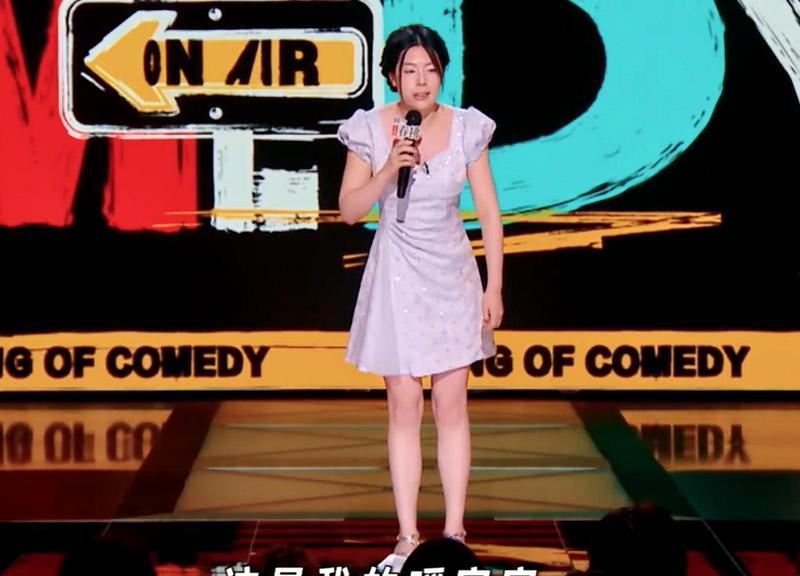 唐香玉掉下来的到底是卫生巾还是暖宝宝？我看很多人都在争论。唐香玉自己说是暖宝宝