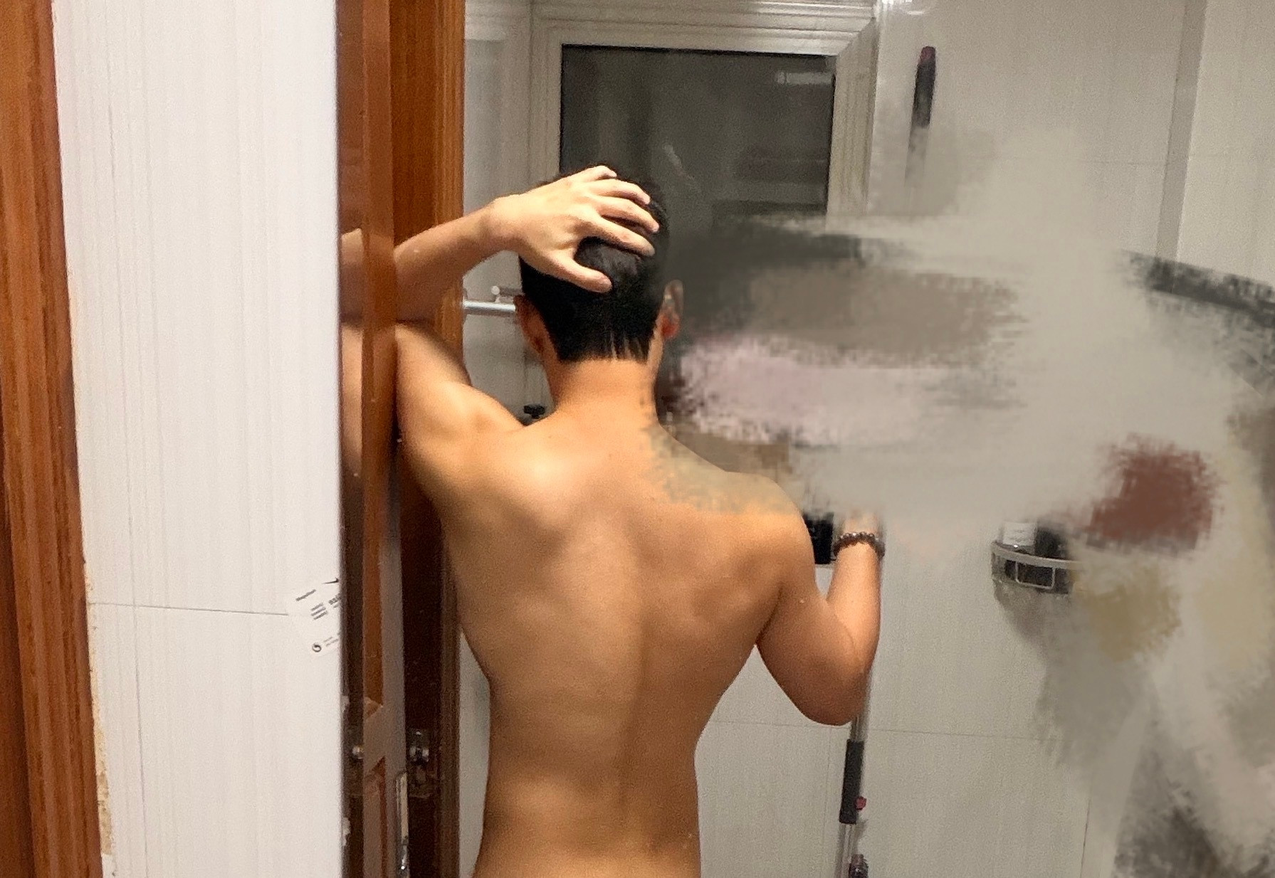 可以说是肌肉男了吧？​​​