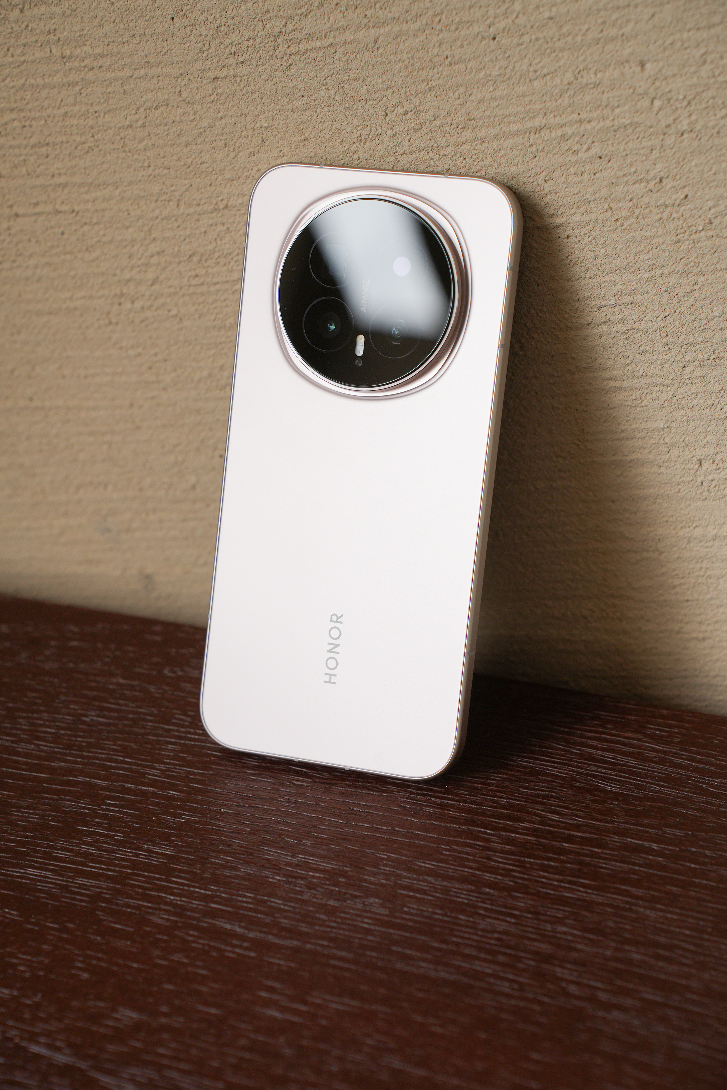 作为一款近期发布的旗舰手机，荣耀Magic8标准版值不值得买？新机来了有点东西